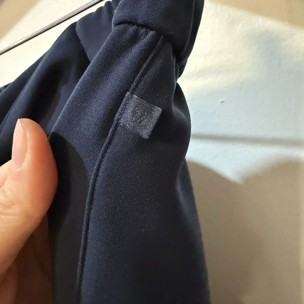 Lululemon Noir Cropped Pants Travel Woven Fabric Size 8 True Navy
